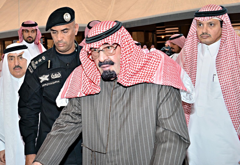 خادم الحرمين يغادر الرياض ويصل إلى روضة خريم