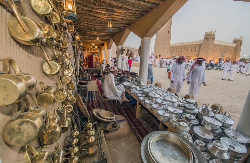 غراميات عنترة وكليجا التراث تسلب ألباب زوار الجنادرية بقرية القصيم