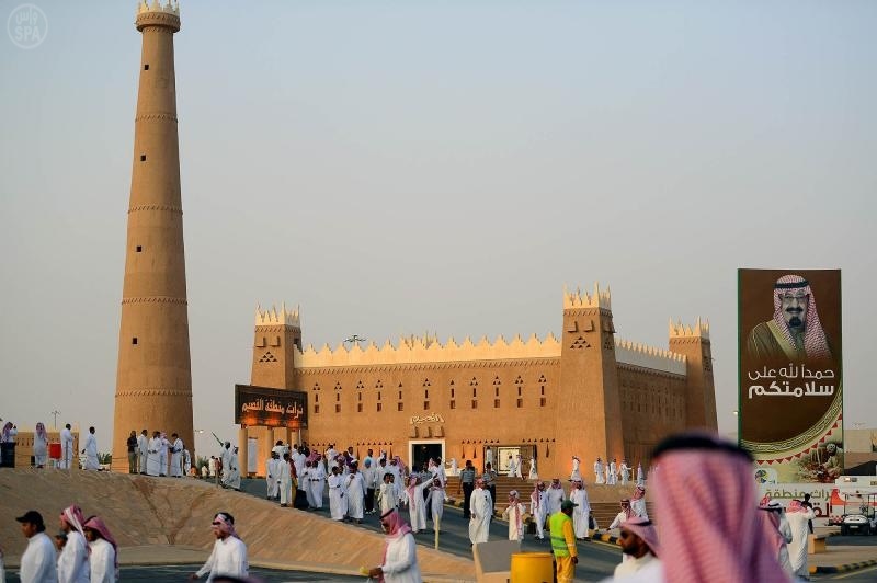غراميات عنترة وكليجا التراث تسلب ألباب زوار الجنادرية بقرية القصيم