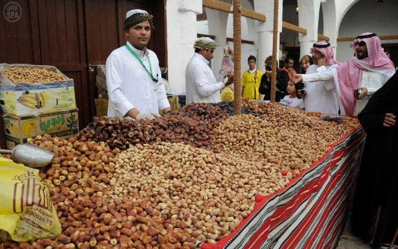 جناح المدينة المنورة يجمع إنتاج 37 ألف طن من التمور في الجنادرية