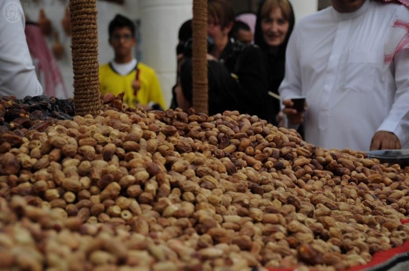 جناح المدينة المنورة يجمع إنتاج 37 ألف طن من التمور في الجنادرية