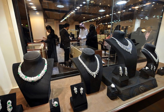 قصة مصورة : مجوهرات بقيمة 1.5 مليار ريال في الرياض