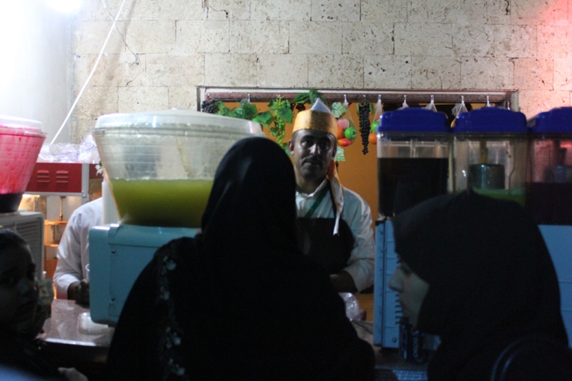 قصة مصورة : أجواء التراث في الجنادرية تتلبد بالغبار وتنتعش بالمطر