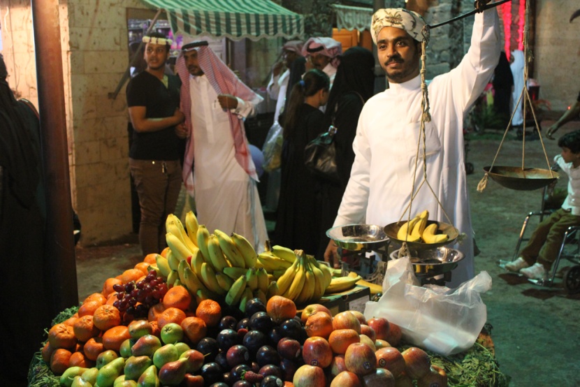 قصة مصورة : أجواء التراث في الجنادرية تتلبد بالغبار وتنتعش بالمطر