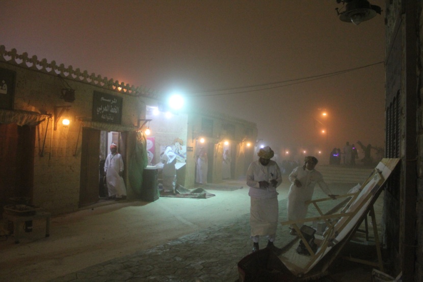 قصة مصورة : أجواء التراث في الجنادرية تتلبد بالغبار وتنتعش بالمطر