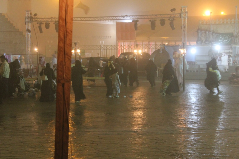 قصة مصورة : أجواء التراث في الجنادرية تتلبد بالغبار وتنتعش بالمطر