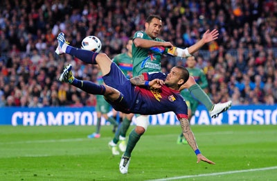 برشلونة يستعد لبايرن بفوز على ليفانتي وأوزيل يقود الريال لعبور بيتيس