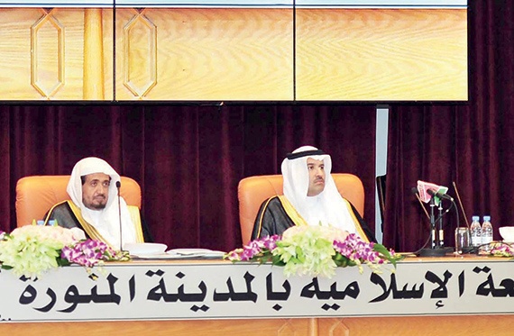 أمير المدينة المنورة يشهد تخريج 4 آلاف طالب يمثلون أكثر من 100 جنسية