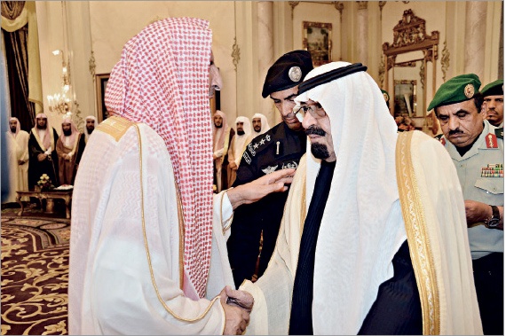 الملك: وحدة السعوديين وتكاتفهم تدحر كيد الكائدين وتردهم خائبين