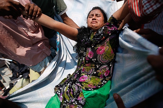 قصة مصورة: 82 قتيل في انهيار مبنى في بنغلادش