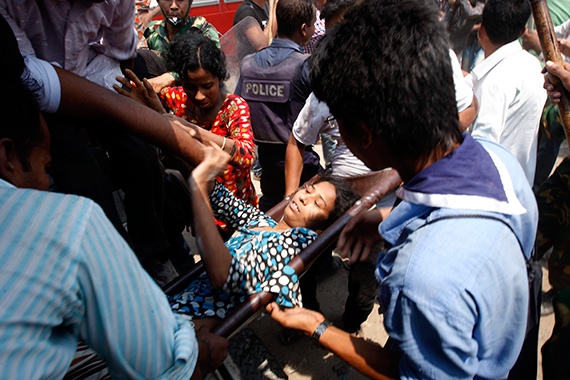 قصة مصورة: 82 قتيل في انهيار مبنى في بنغلادش