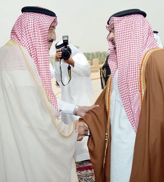 الأمير سلمان يستعرض العلاقات الثنائية مع ولي عهد البحرين