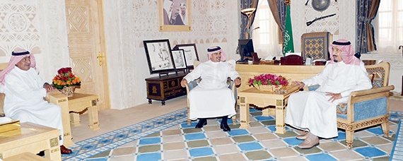الأمير سلمان يستعرض العلاقات الثنائية مع ولي عهد البحرين