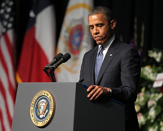 اوباما يشارك في تأبين رجال الاطفاء الذين قتلوا في انفجار مصنع للاسمدة بتكساس