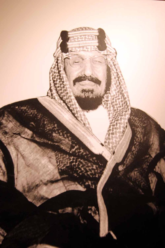 قصة مصورة : المصمك يروي تاريخ السعودية العريق