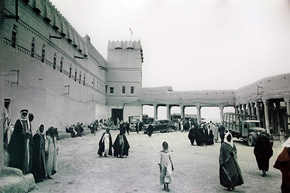 قصة مصورة : المصمك يروي تاريخ السعودية العريق