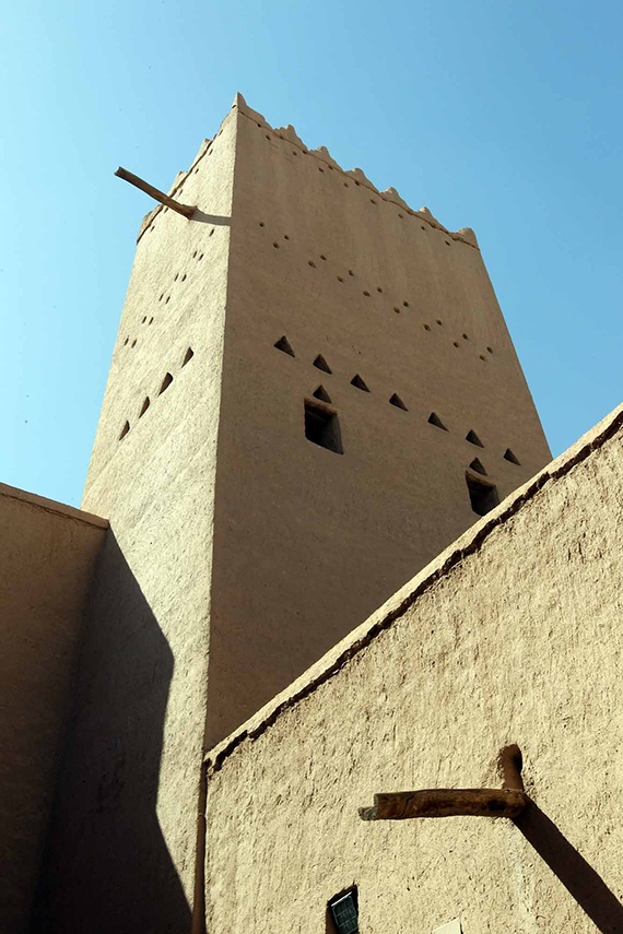 قصة مصورة : المصمك يروي تاريخ السعودية العريق