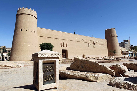 قصة مصورة : المصمك يروي تاريخ السعودية العريق