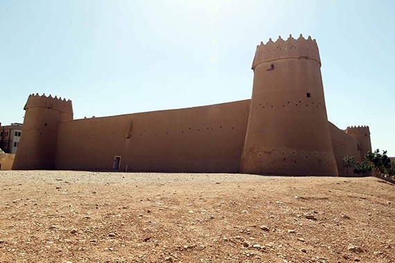 قصة مصورة : المصمك يروي تاريخ السعودية العريق