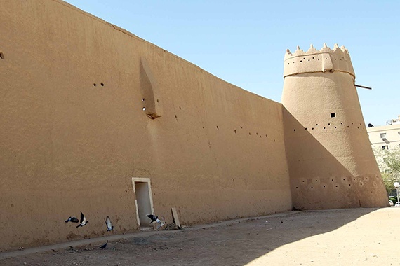 قصة مصورة : المصمك يروي تاريخ السعودية العريق