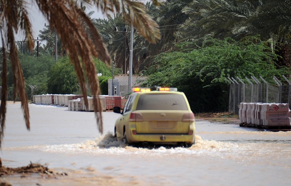 قصة مصورة : أمطار على الدلم تتسبب في إغلاق طرق ومجاري سيول