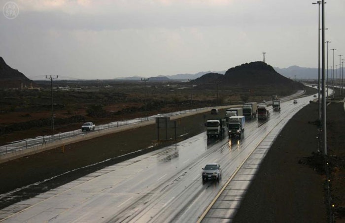 أمطار متفرقة على بعض ضواحي المدينة المنورة