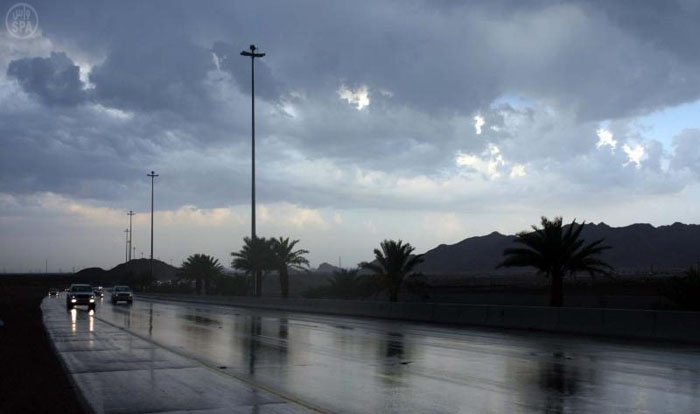 أمطار متفرقة على بعض ضواحي المدينة المنورة