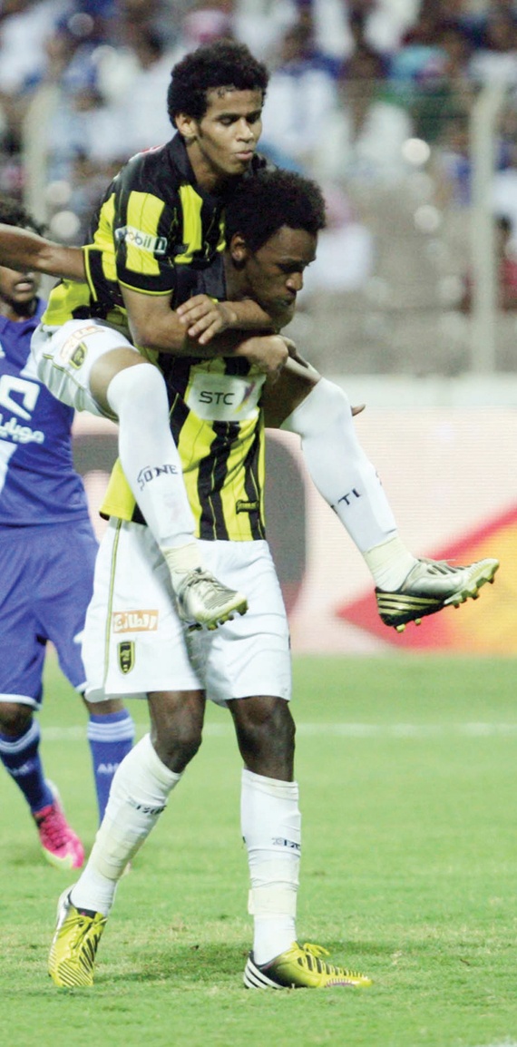 الهلال.. «سرى الليل يا أبو ثلاثة»