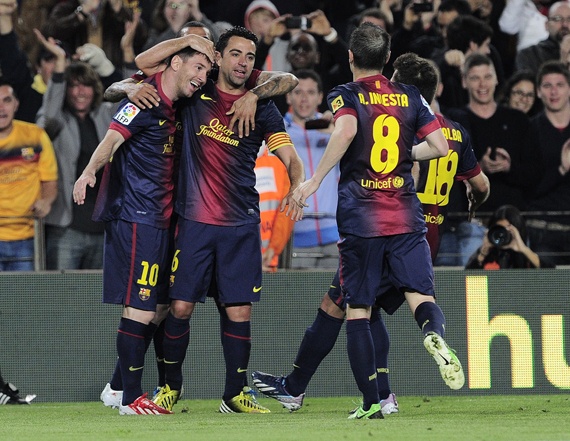 ميسي يقود برشلونة للفوز على بيتيس والاقتراب من لقب الدوري الأسباني