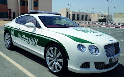 شرطة دبي تضم «بنتلي» و«مرسيدس» و«أوستـن مارتن» لدورياتها
