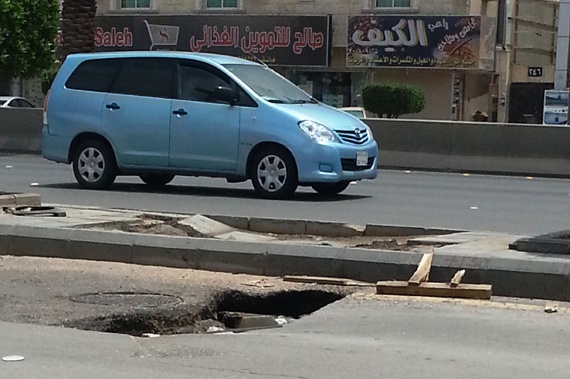 الأمطار تواصل كشف سوء التنفيذ في شوارع الرياض