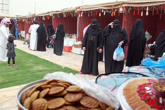 قصة مصورة : انطلاق مهرجان الرياض للتراث والأسر المنتجة