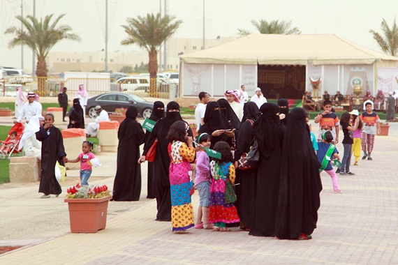 قصة مصورة : انطلاق مهرجان الرياض للتراث والأسر المنتجة