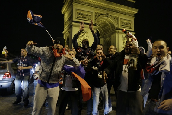 باريس يسقط ليون بالقاضية ويتوج بطلا لفرنسا للمرة الأولى منذ 19 عاما