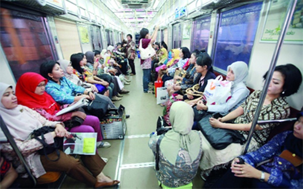 اندونيسيا تلغي القطارات المخصصة للنساء بسبب قلة الطلب
