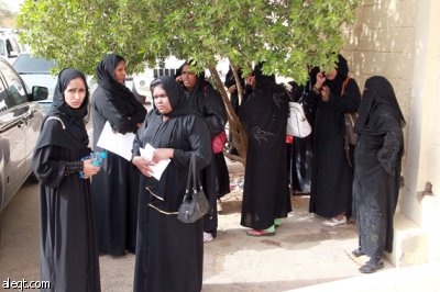 قصة مصورة : آلاف من العمالة الوافدة تقف في طوابير لتصحيح أوضاعها