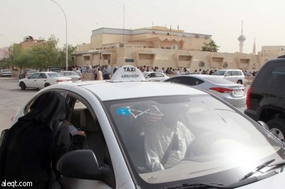 قصة مصورة : آلاف من العمالة الوافدة تقف في طوابير لتصحيح أوضاعها