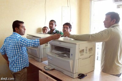 قصة مصورة : آلاف من العمالة الوافدة تقف في طوابير لتصحيح أوضاعها