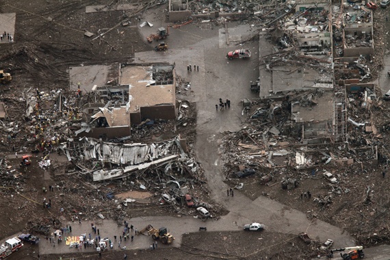 قصة مصورة : إعصار أوكلاهوما يقتل 91 شخصا