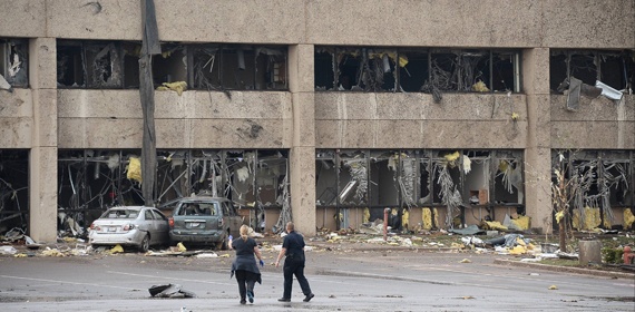 قصة مصورة : إعصار أوكلاهوما يقتل 91 شخصا