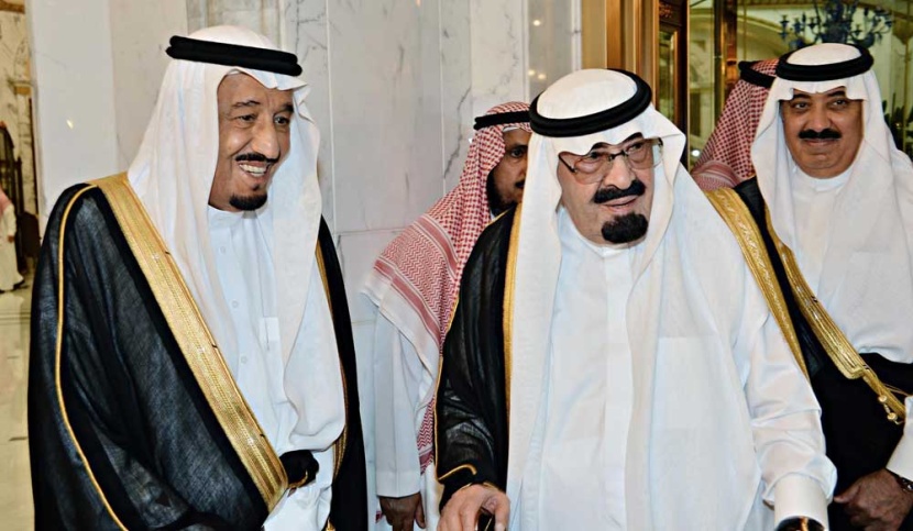 خادم الحرمين الشريفين يستقبل الأمراء قبل انعقاد جلسة مجلس الوزراء