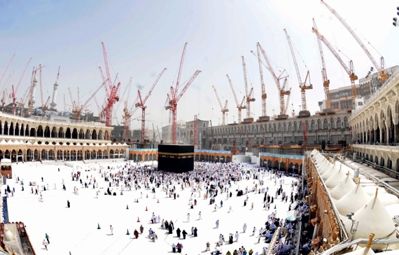 رافعات أثقال محيطة بالحرم الشريف