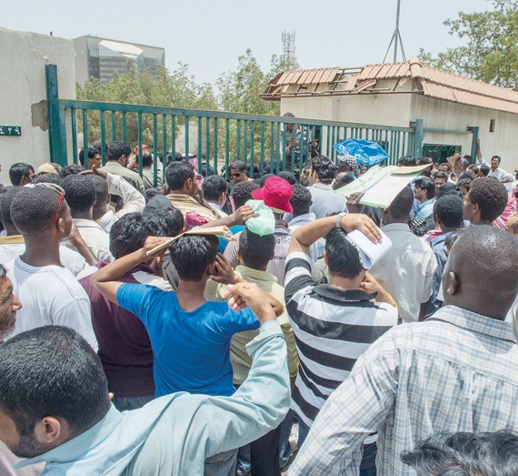 ازدحام مقار الجهات المعنية بتصحيح أوضاع العمالة