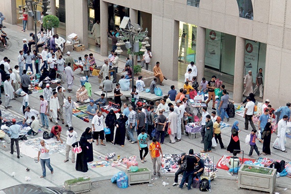 بلد جدة .. زحام البيع  قبل المغادرة