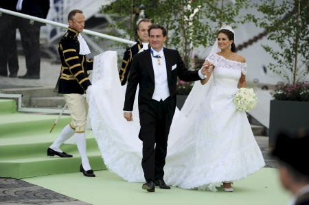 قصة مصورة: زواج الأميرة السويدية مادلين برجل أعمال أمريكي
