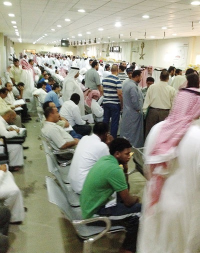 تصحيح أوضاع 50 عاملا يعفي شركاتهم من أرقام الانتظار