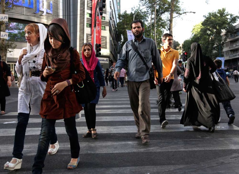 ملايين الناخبين يدلون بأصواتهم في انتخابات الرئاسة الايرانية