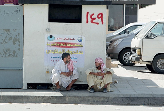 عمال المهن الحرة: لن نصحح أوضاعنا