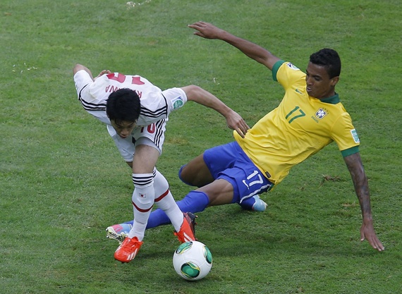 نيمار يقود البرازيل لكسر اليابان في افتتاح كأس القارات