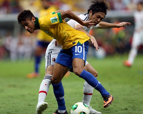 نيمار يقود البرازيل لكسر اليابان في افتتاح كأس القارات